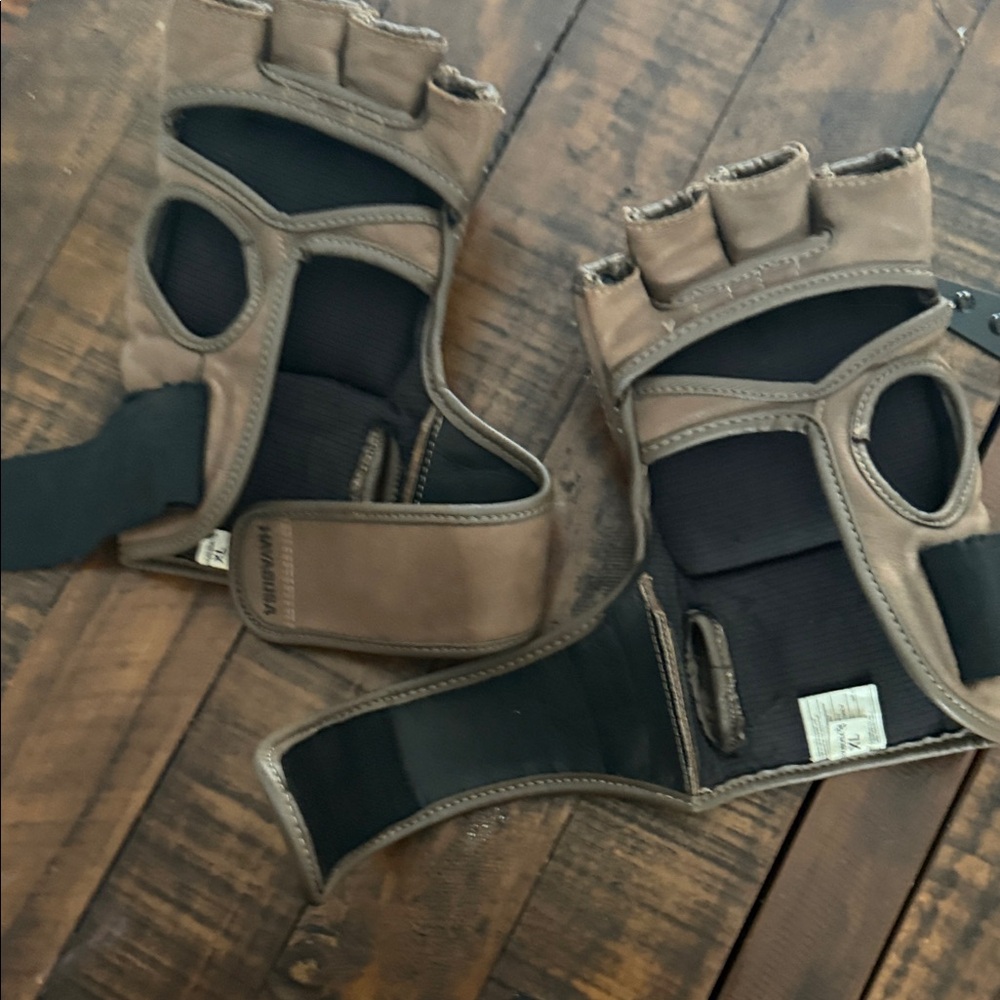 Men's Fingerless Workout Gloves - Black and Brown